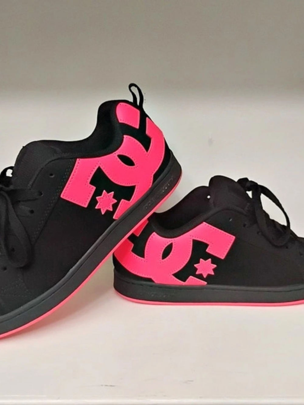 DC Shoes Court Graffik Women's Sneakers Black & Pink US 8.5 Like New